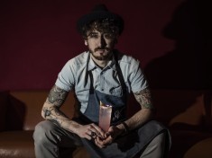 Centenario Fellini – Il barman abruzzese Alessandro di Fabrizio realizza il drink “8 E MEZZO” ispirato al film