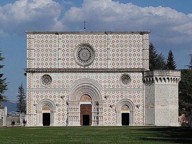 Basilica di Santa Maria di Collemaggio, L’Aquila